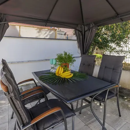 Amra 2 By Interhome Lejlighed Poreč